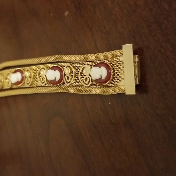 Golden vintage Cameo bracelet - Picture 3 of 9